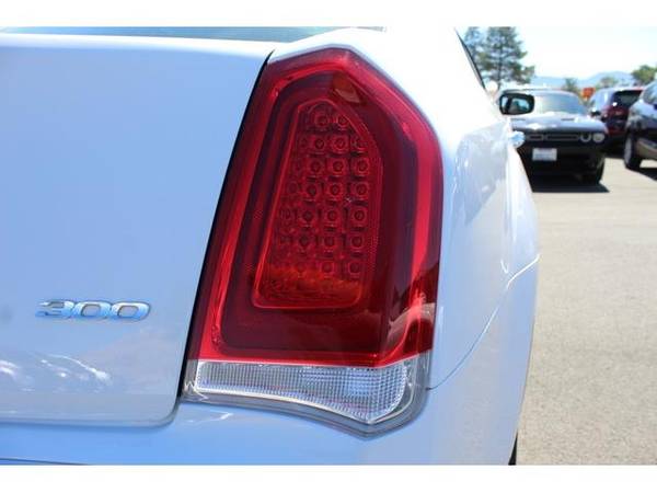 2018 Chrysler 300 sedan Limited (Bright White Clearcoat) for sale in Lakeport, CA – photo 11