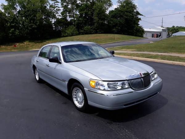 2002 Lincoln Town Car - cars & trucks - by dealer - vehicle... for sale in Bloomington, IN – photo 2
