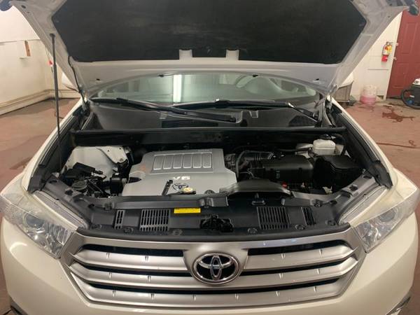 SHARP! 2013 Toyota Highlander with 96, 237 Miles-vermont - cars & for sale in Barre, VT – photo 13