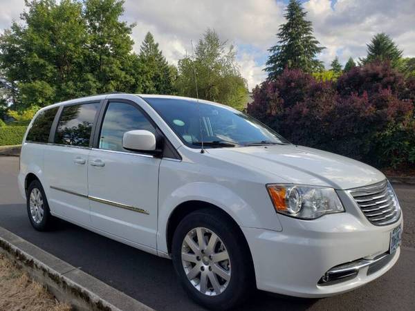 2014 CHRYSLER TOWN AND COUNTRY TOURING sienna odyseey quest mini-van... for sale in Milwaukie, OR – photo 3