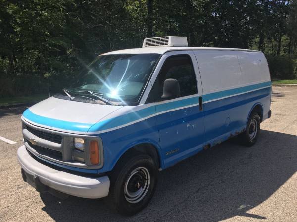 CHEVY 3500 REFRIGERATOR VAN **** GREAT PRICE****BUSINESS ON WHEELS**** for sale in Glenview, IL – photo 2