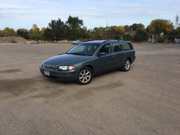 2004 Volvo V70 2.5L Turbo Wagon with Remote Start and Snow Tires for sale in Minneapolis, MN – photo 2