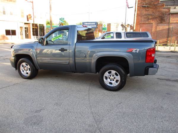 2007 Chevy Silverado 1500 Regular Cab LT (4WD) Low Miles! for sale in Dubuque, IA – photo 12