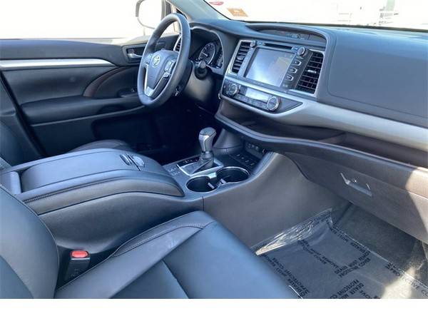 Certified 2019 Toyota Highlander XLE/10, 901 below Retail! - cars for sale in Scottsdale, AZ – photo 9