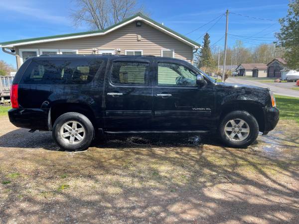2011 GMC YUKON XL 4X4 ABSOLUTELY RUST FREE! NEEDS NOTHING! - cars & for sale in Brewerton, NY – photo 4