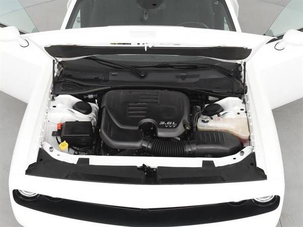 2018 Dodge Challenger SXT Coupe 2D coupe White - FINANCE ONLINE for sale in Atlanta, FL – photo 4