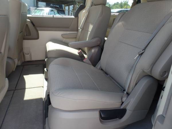 2008 Chrysler Town & Country Touring Mini Van for sale in New Cumberland, PA – photo 7