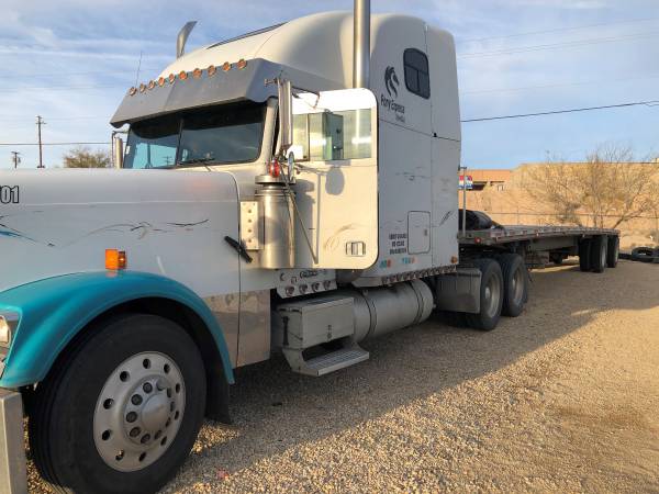 2001 Freightliner Classic for sale in Laredo, TX – photo 2