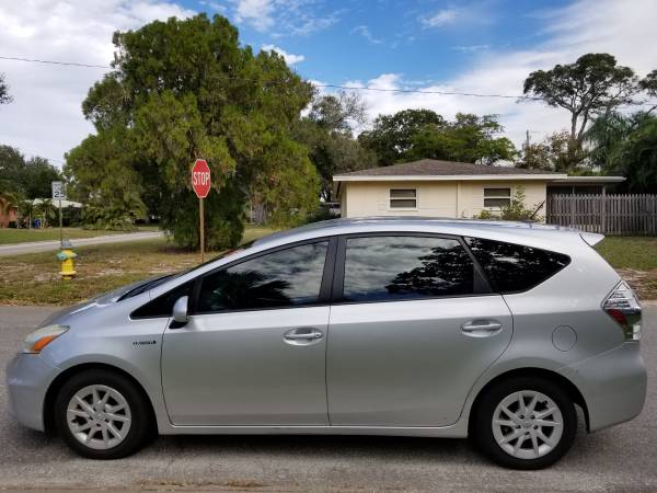 2012 Toyota Prius V - cars & trucks - by owner - vehicle automotive... for sale in SAINT PETERSBURG, FL – photo 4