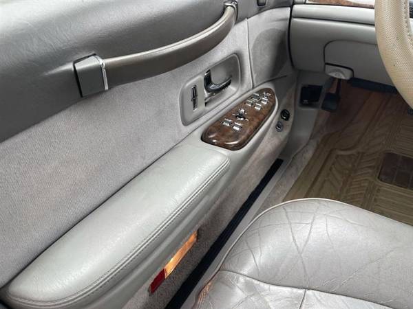 1995 Lincoln Town Car Executive - - by dealer for sale in Stone Mountain, GA – photo 22