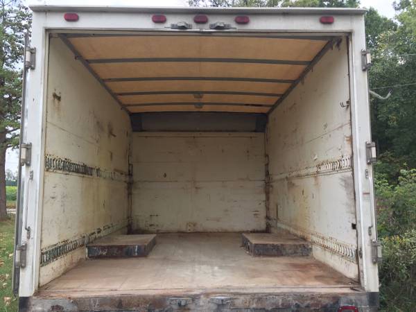 05’ Silverado 12’ Box truck for sale in Indianapolis, IN – photo 4