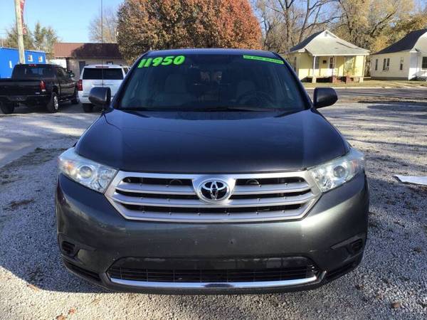 2012 Toyota Highlander AWD - cars & trucks - by dealer - vehicle... for sale in Fredonia, KS – photo 3