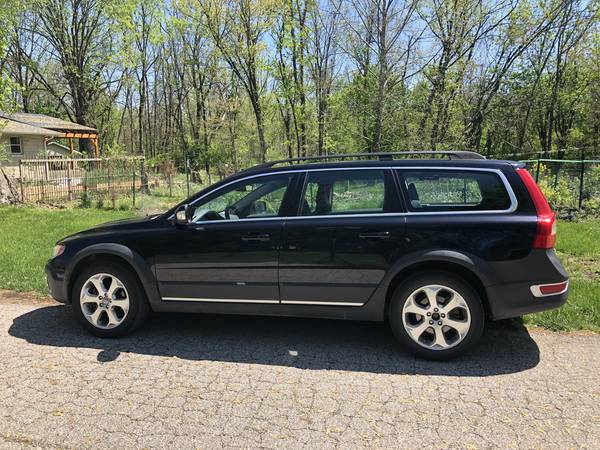 2010 Volvo Cross Country XC70 T6 AWD Station Wagon for sale in Bloomington, IN – photo 2