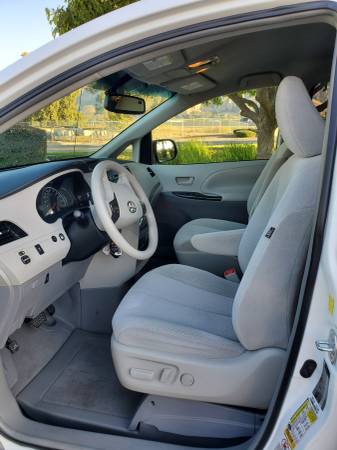 Handicap Toyota Sienna LE Van Conversion for sale in Camarillo, CA – photo 4
