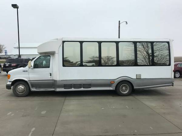 2005 Ford E450 SD 26 Passenger Bus - cars & trucks - by owner -... for sale in MOVILLE, IA