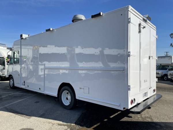 2017 Ford F-59 Commercial Stripped Chassis 20FT Step Van Catering for sale in Fountain Valley, CA – photo 2