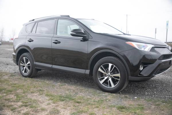 2017 Toyota Rav4 xLE - cars & trucks - by owner - vehicle automotive... for sale in Copiague, NY – photo 3