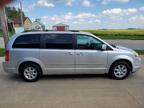 2010 CHRYSLER TOWN & COUNTRY TOURING *Save Thousands* Financing... for sale in Traer, IA – photo 5
