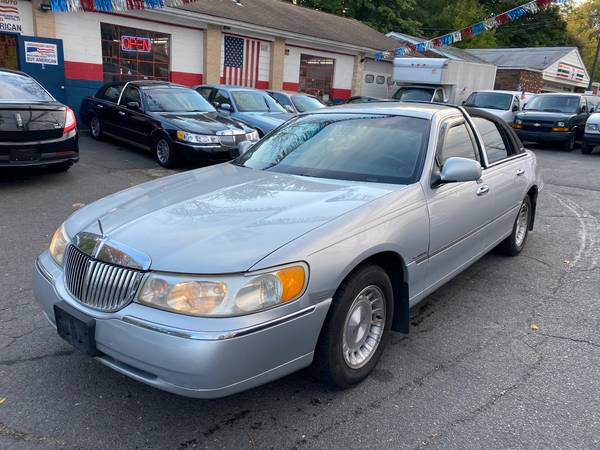 1999 Lincoln Town Car (122k, V8, Leather) - cars & trucks - by... for sale in Bristol, CT – photo 2