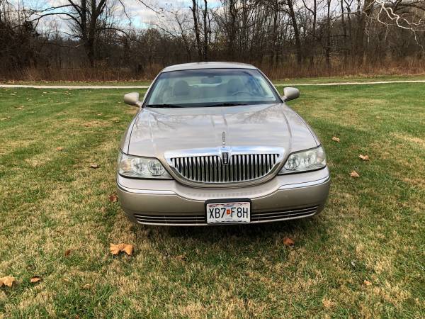 Lincoln town car good condition - cars & trucks - by owner - vehicle... for sale in New London, IL – photo 4