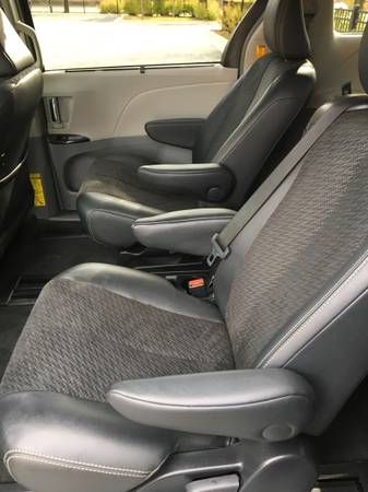2011 TOYOTA SIENNA SE - cars & trucks - by owner - vehicle... for sale in Chicago, IL – photo 7