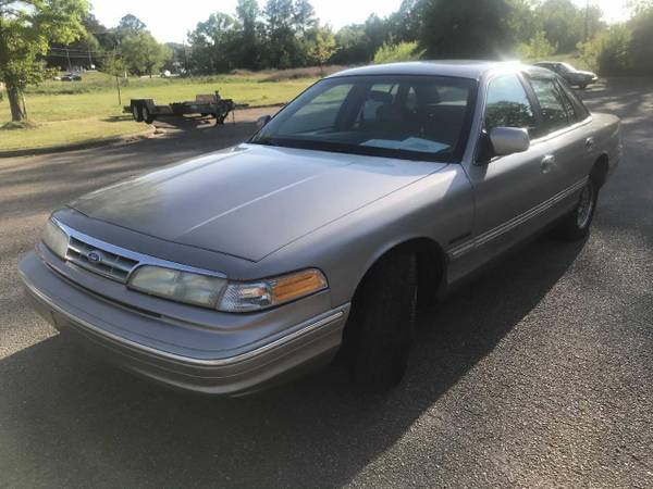 1995 Ford Crown Victoria - - by dealer - vehicle for sale in Raleigh, NC – photo 2