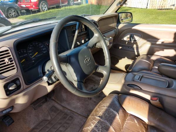 1999 Chevy Suburban for sale in Grove City, OH – photo 6