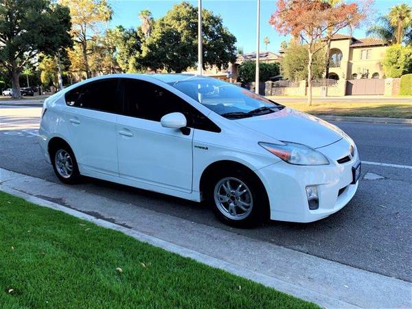 2010 Toyota Prius III III 4dr Hatchback - cars & trucks - by dealer... for sale in Los Angeles, CA – photo 3
