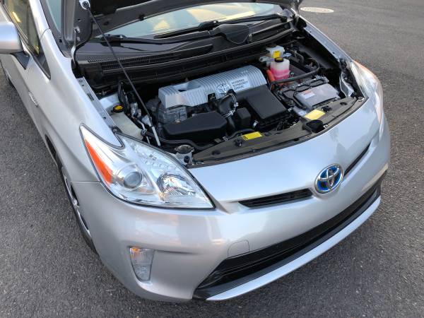 2013 Toyota Prius FOUR Hybrid *51 MPG Gas saver * Leather - cars &... for sale in Vancouver, OR – photo 21