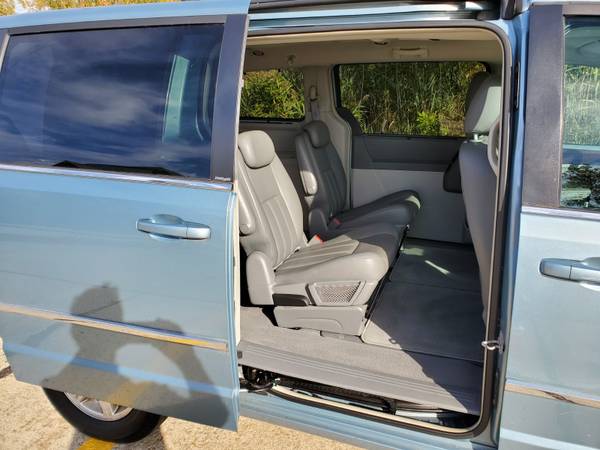 2010 Chrysler Town and Country Touring for sale in Chesterfield, MI – photo 19