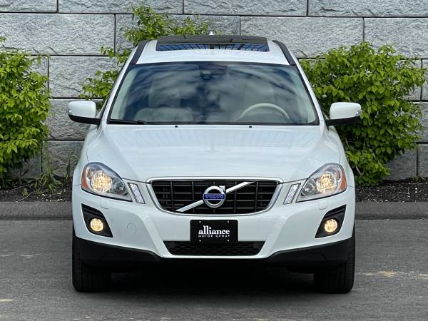 2010 Volvo XC60 3 2 AWD - heated leather, panoramic moonroof for sale in Middleton, MA – photo 2