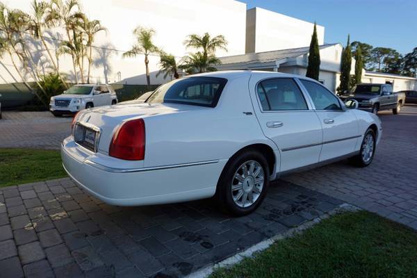 2006 Lincoln Town Car Signature Limited - Very Clean, Well Maintained, for sale in Naples, FL – photo 6