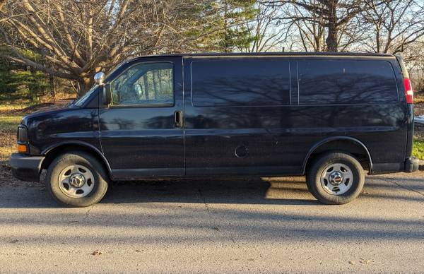 Good CAMPING or WORK VAN, GMC Savana 2006 - cars & trucks - by owner... for sale in Muscatine, IA – photo 3