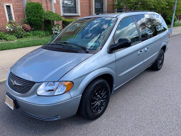 2002 Chrysler town & country Mini-Van for sale in Bayside, NY – photo 3