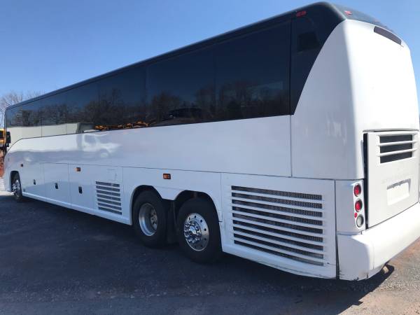 Used 2003 MCI J4500 56-Passenger Coach Bus - - by for sale in Evansville, IN – photo 6