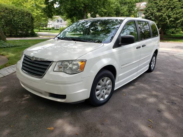 2008 Chrysler Town and Country Wheelchair Accessible Handicap Minivan for sale in Skokie, IL – photo 2
