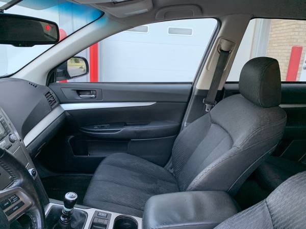 2012 Subaru Outback 2 5i Premium 6-Speed Manual! for sale in Naperville, IL – photo 12