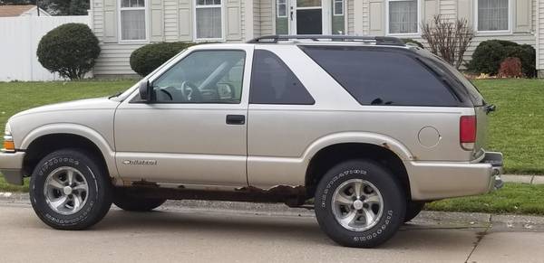 2005 Chevy Blazer LS - cars & trucks - by owner - vehicle automotive... for sale in Davenport, IA – photo 4