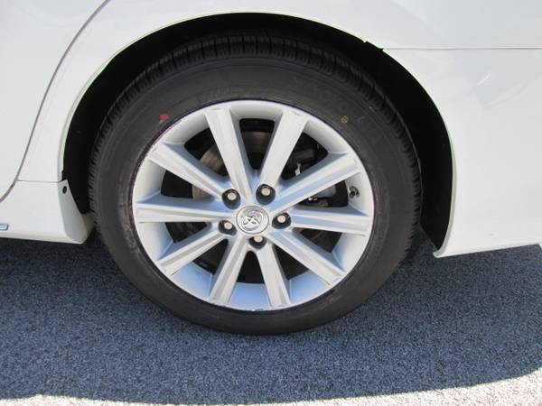 2012 Toyota Camry XLE sedan Super White - - by dealer for sale in Fayetteville, OK – photo 8