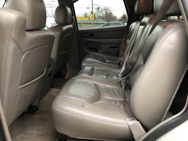 2005 GMC Yukon Leather Sunroof 4x4 3rd Row - cars & trucks - by... for sale in Derry, NH – photo 11