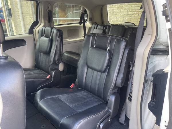 2015 Chrysler Town and Country Touring 4dr Mini Van for sale in Watertown, WI – photo 18