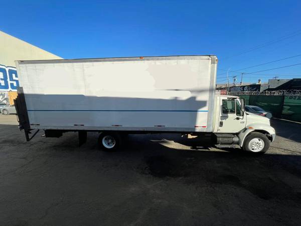 2008 INTERNATIONAL 26' HIGH CUBE BOX TRUCK LIFTGATE - cars & trucks... for sale in Los Angeles, CA – photo 2